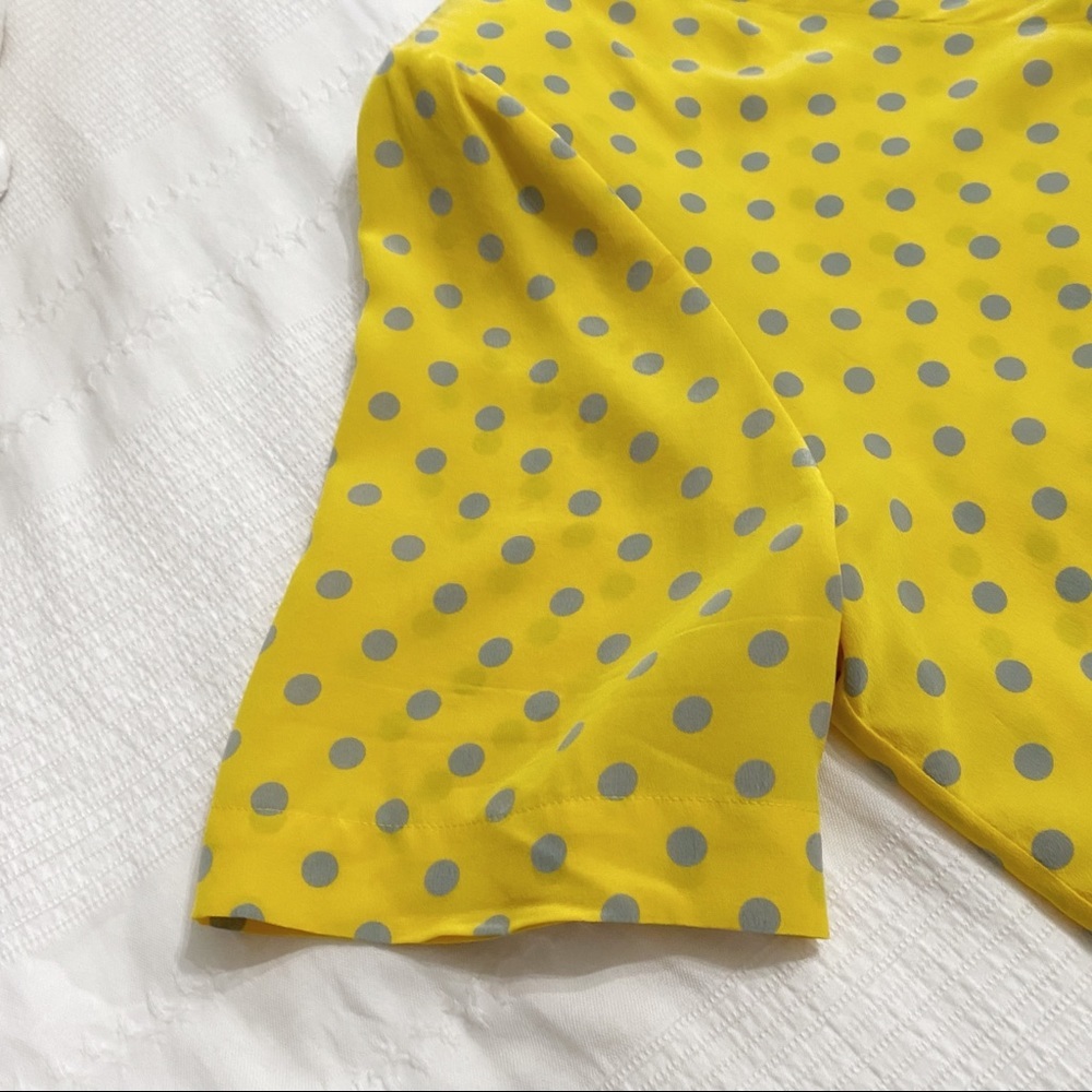 𝅺ANTHROPOLOGIE PAUL COSTELLOE 100% SILK YELLOW GREY DOTS BUTTON FRONT BLOUSE - Picture 6 of 8